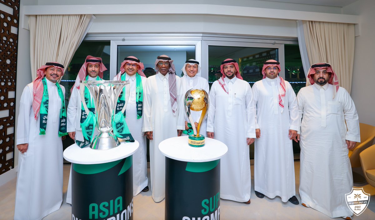 ALAHLI_FC's tweet image. 📸 | رجال الأهلي 💚
بيت واحد ومحبة الأهلي تجمعنا #عبر_الزمان ✨

#الأهلي_نيوم