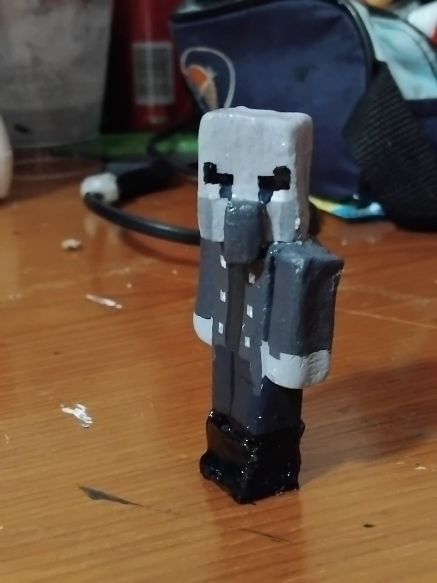 Vifulecho's tweet image. I made another #vindicator out of clay. I think I improved
#illager #Minecraft