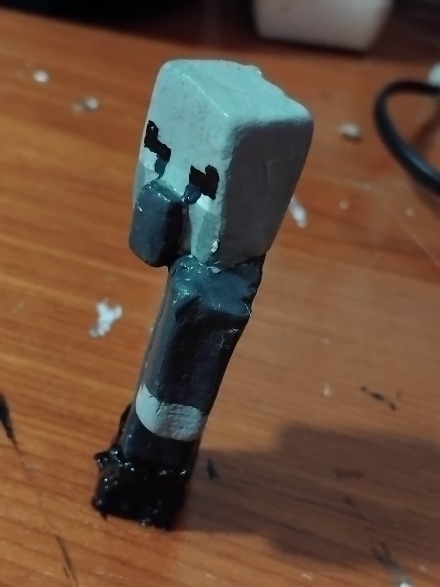 Vifulecho's tweet image. I made another #vindicator out of clay. I think I improved
#illager #Minecraft