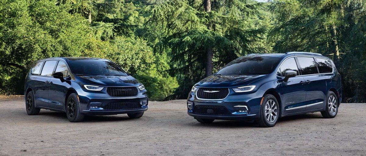 Looking for the perfect back-to-school vehicle? You’ll fall in love with the Chrysler Pacifica! 📚 Take a look at our new inventory today.

🔗 tinyurl.com/yc7wp8na