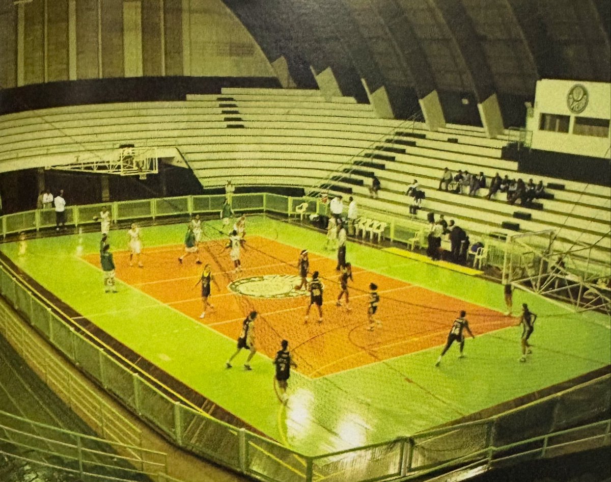 #TBT do nosso ginásio em 2006 com a presença da equipe feminina do Verdão🏀🫡

Tempos bons e nostálgicos 💚