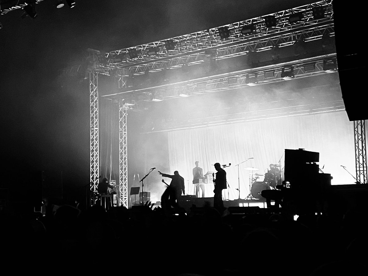 Great gig by <a href="/qotsa/">QOTSA</a> #donvalleybowl tonight