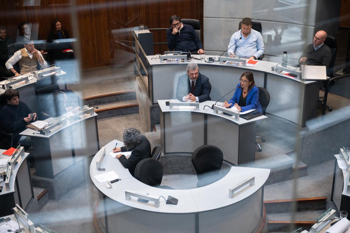 Mario_Bergara's tweet image. Hoy asistimos a la @juntaMVD junto a la Directora de recursos financieros de la @montevideoIM, @LauTabarez reafirmando nuestra disposición al diálogo y total transparencia. Seguimos trabajando y diseñando estrategias por un Montevideo más nuestro y más disfrutable para todos y…