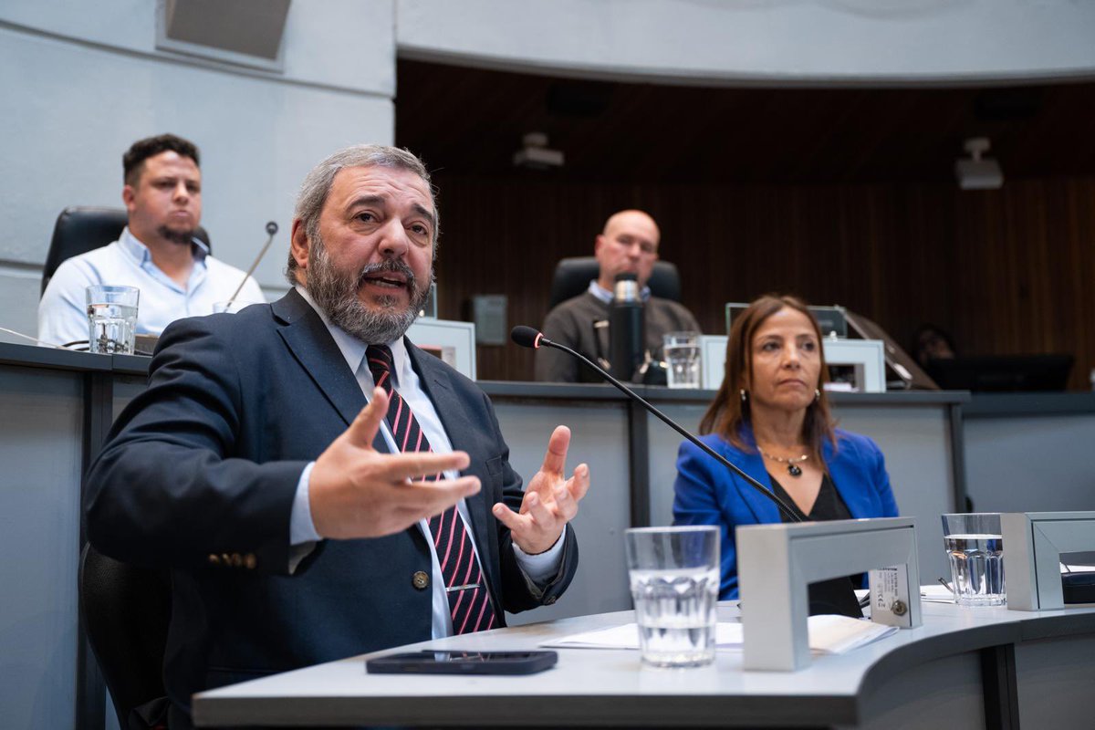 Mario_Bergara's tweet image. Hoy asistimos a la @juntaMVD junto a la Directora de recursos financieros de la @montevideoIM, @LauTabarez reafirmando nuestra disposición al diálogo y total transparencia. Seguimos trabajando y diseñando estrategias por un Montevideo más nuestro y más disfrutable para todos y…