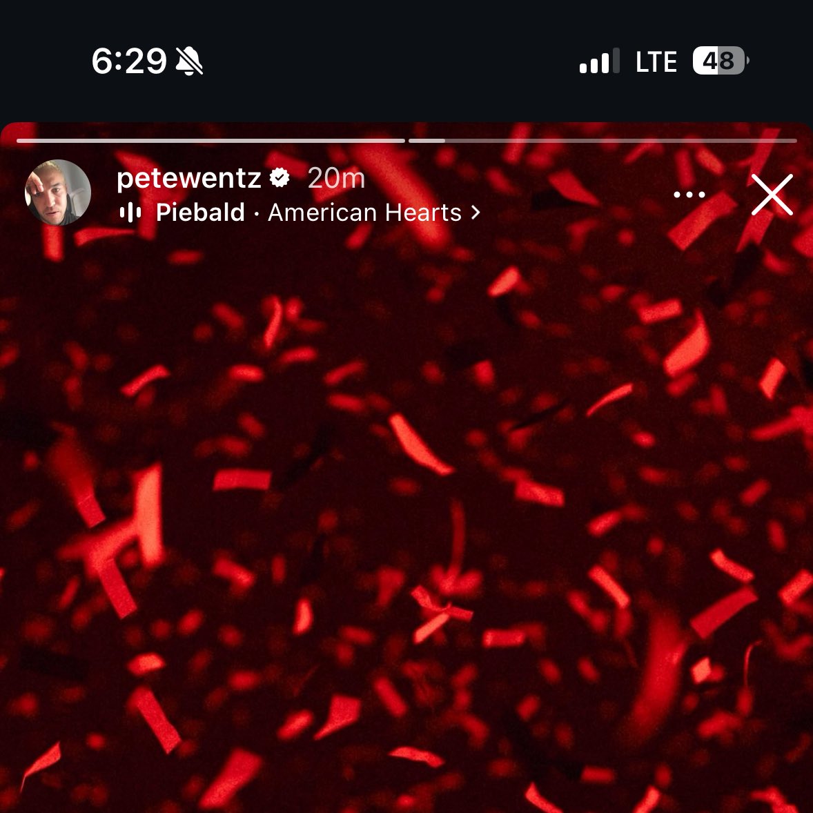 omg pete wentz is at clancy tour