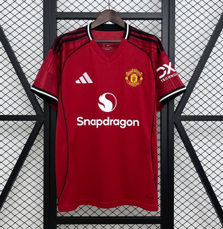 UtdLoyals_'s tweet image. 🚨🎁 Giving away 1x 25/26 #MUFC home kit to a lucky follower. All you have to do to enter is the follow the steps below:

• Like this post ❤️
• Retweet 🔄
• MUST follow @UtdLoyals_ 👹
• Comment #MUFC and a player name 😍