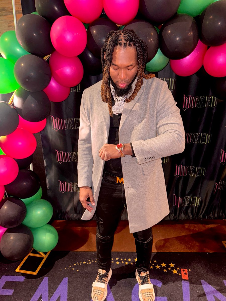 just got out here to Detroit ✈️ what’s up this weekend !