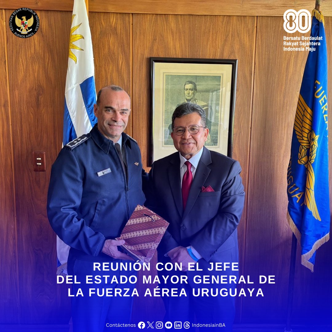 IndonesiainBA's tweet photo. El Embajador Sulaiman Syarif fue recibido por el Jefe del Estado Mayor General de la Fuerza Aérea Uruguaya, Brig. Gral. (Av.) Juan José Méndez Quintana, acompañado por el Cónsul Honorario de Indonesia en Uruguay, Nicolás Potrie, en el Cuartel General de la Fuerza Aérea Uruguaya en Montevideo, el 28 de agosto de 2025.

El #EmbajadorSulaiman expresó los avances de las relaciones bilaterales entre Indonesia y Uruguay. Se abordaron diversas iniciativas para fortalecer la cooperación bilateral, que en 2026 ambos países celebrarán 60 años de relaciones diplomáticas.

——

Duta Besar Sulaiman Syarif diterima oleh Kepala Staf Angkatan Udara Uruguay, Brigjen (Pnb.) Juan José Méndez Quintana, didampingi oleh Konsul Kehormatan RI di Uruguay, Nicolas Potrie, di Mabes AU Uruguay, Montevideo, pada 28 Agustus 2025.

#DubesSulaiman menyampaikan perkembangan hubungan bilateral Indonesia-Uruguay yang semakin menguat. Dibahas berbagai upaya penguatan kerja sama bilateral yang pada tahun 2026 kedua negara akan memasuki 60 tahun hubungan diplomatik.

#IniDiplomasi #RintisKemajuan #IndonesiaUruguay #IndonesiaInBA