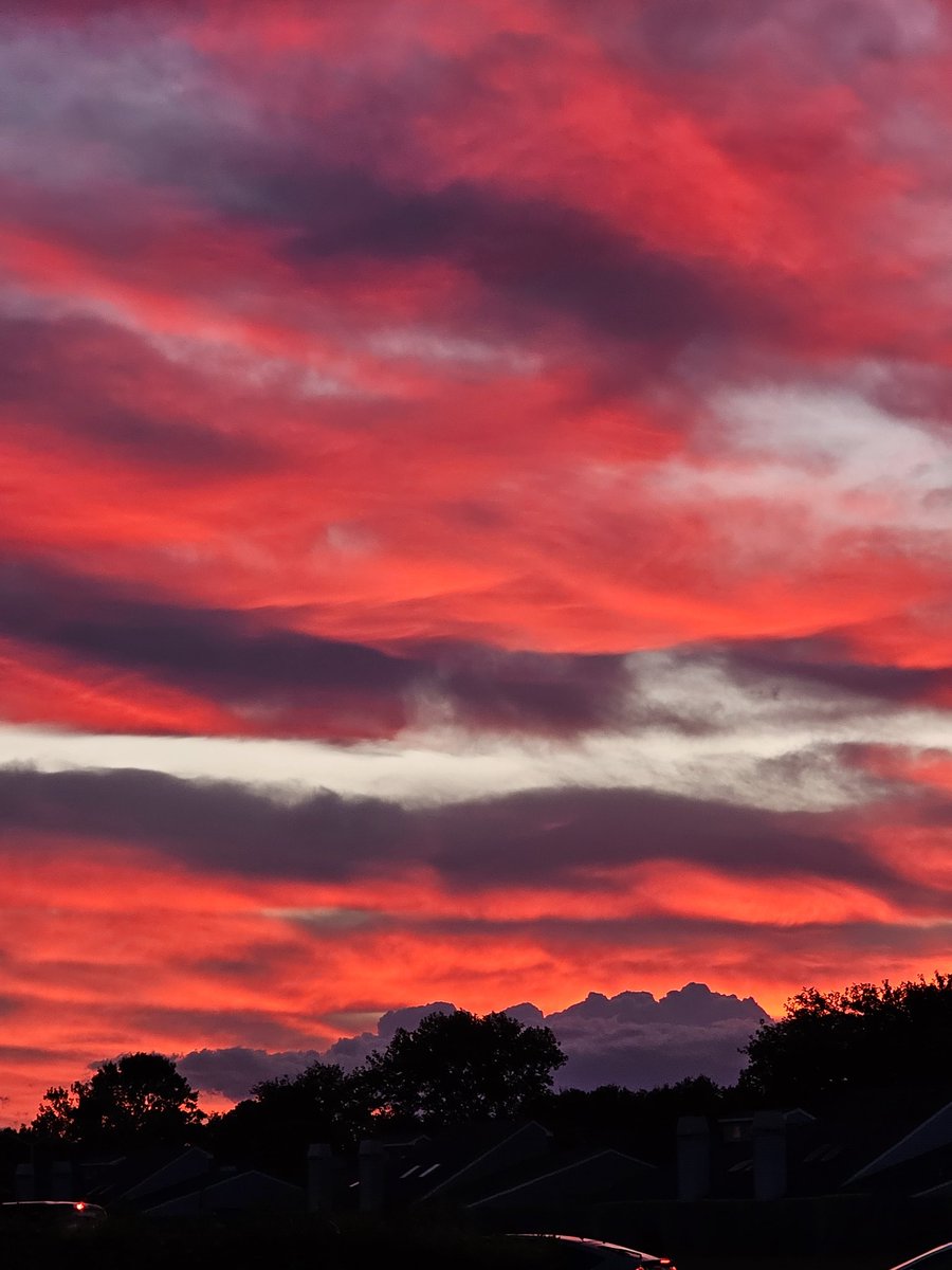 This morning's sunrise from VA Beach! A real colorful experience! <a href="/NWSWakefieldVA/">NWS Wakefield</a> <a href="/wxmanricky/">Ricky Matthews</a> <a href="/WeatherNation/">WeatherNation</a>