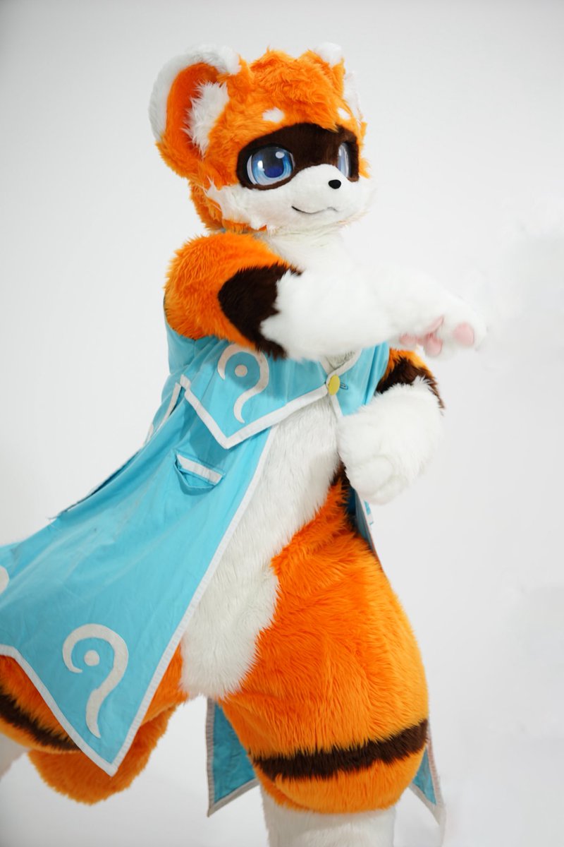 🧡
 #FursuitFriday  #FursuitsFriday