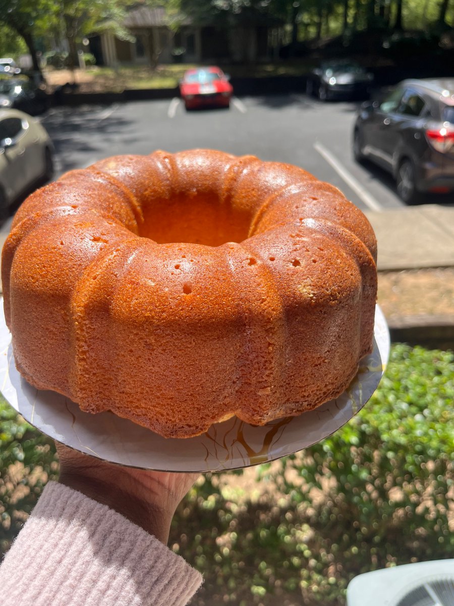 fuugoddess_'s tweet photo. I sell baked goods dedicated to my heavenly grandmother, Bessie Mae Singleton! Using her traditional pound cake recipe and many more! What is being shown cases is her famous sweet potato pound cake and “NANA” pudding! 
•
•
•
Website: https://t.co/lALayWiYta https://t.co/ynXrp7rFwC