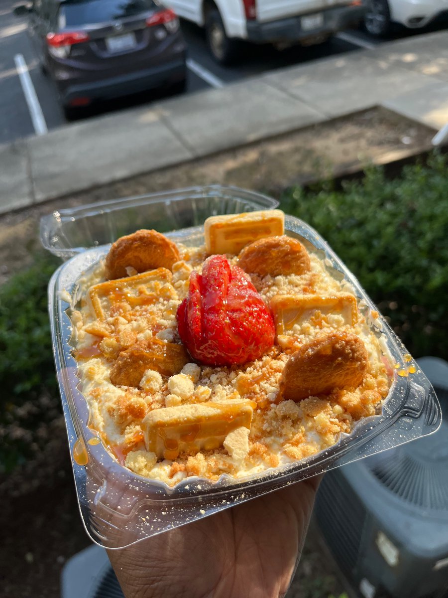 fuugoddess_'s tweet photo. I sell baked goods dedicated to my heavenly grandmother, Bessie Mae Singleton! Using her traditional pound cake recipe and many more! What is being shown cases is her famous sweet potato pound cake and “NANA” pudding! 
•
•
•
Website: https://t.co/lALayWiYta https://t.co/ynXrp7rFwC
