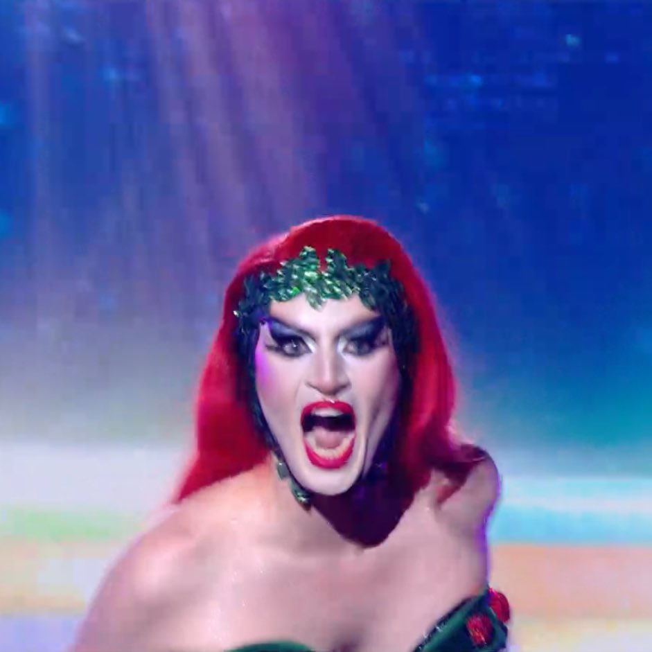 whereistheb's tweet photo. Elips qui passe de Harley Quinn à Poison Ivy pour finir sur Catwoman #DragRaceFranceAllStars https://t.co/ahera6CWJA