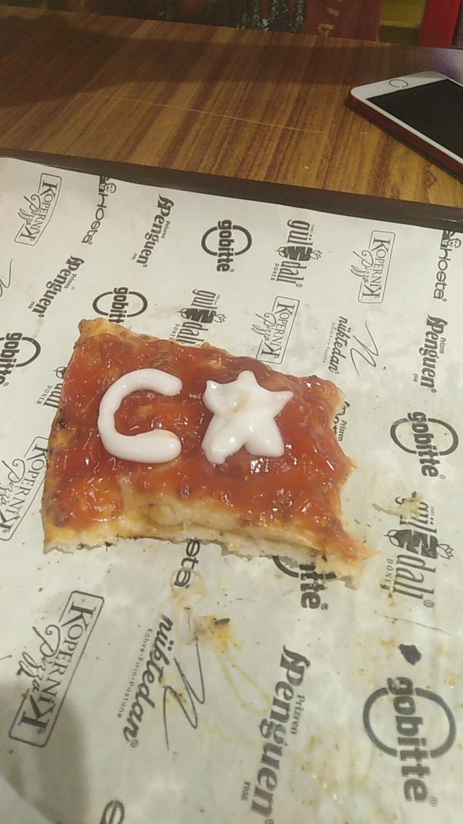 biz de pizzadan türk bayrağı yaptık öle her yerde anlatmıoz ama
