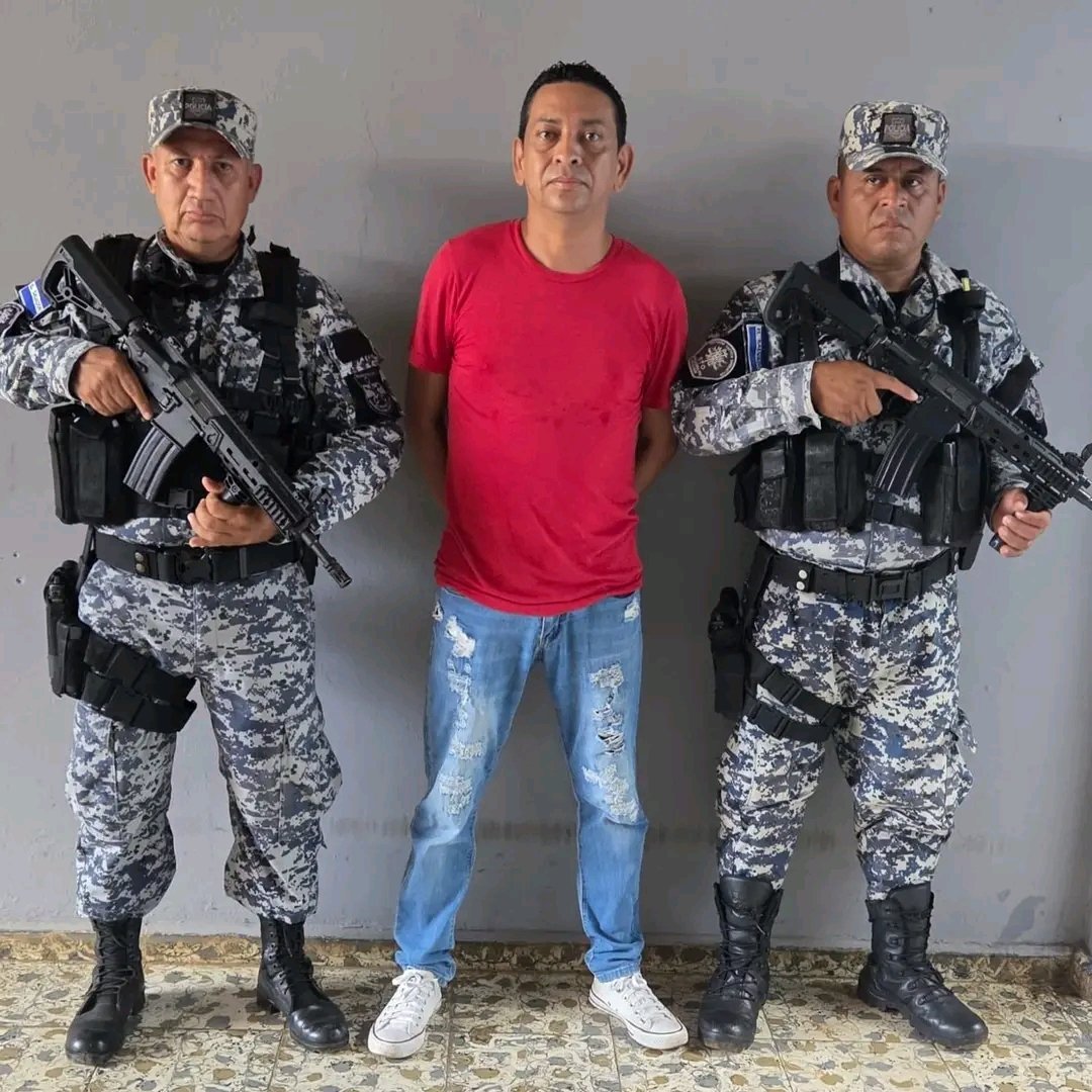 La PerspectivaSv (@laperspectivasv) on Twitter photo #Nacionales
La <a href="/PNCSV/">PNC El Salvador</a> informa de la Capturan de Roberto Edgardo Jaco Galeano, responsable de extraer celulares en la ruta 210 en el distrito de Atiquizaya, Ahuachapán Norte #Nacionales
La <a href="/PNCSV/">PNC El Salvador</a> informa de la Capturan de Roberto Edgardo Jaco Galeano, responsable de extraer celulares en la ruta 210 en el distrito de Atiquizaya, Ahuachapán Norte