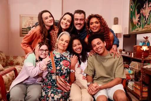 #QuemVaiFicarComMamãe estréia na próxima segunda (1), às 17h45, após a última semana de #ACavernaEncantada
Serão apenas 5 episódios, protagonizada por Stella Miranda, Joaquim Lopes e Lidi Lisboa.