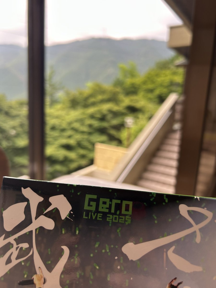 gerohidasanso's tweet photo. おはようございます。曇り空の下呂温泉。今朝は22℃の朝でした。

本日の日帰り温泉♨️は午後3時からです。

ようこそGero温泉へ。
「なんか来てるよー！」って受け取ったものがこれ。Geroさんの武道館ライブDVD✨
こっそり主人が買っといてくれた🤩
早速、下呂温泉で見てます。
繋がりをありがとう😊 https://t.co/0rvJgGC1u4
