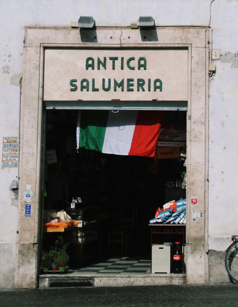 vivaacecom's tweet photo. La diffusione capillare della comunicazione digitale porta a omologazione, rendendo le esperienze di consumo molto simili tra loro. Il #localmarketing diventa fondamentale perchè valorizza l'unicità di un luogo, la cultura e le tipicità che non possono essere trovate altrove https://t.co/ZxjJwYkKGO