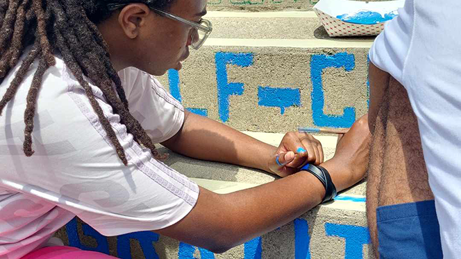 ApexAcademy2's tweet photo. Over the summer, Apex Academy Art Club transformed our back staircase into a learning and inspiration mural! Students painted Moral Focus™ virtues and counting progressions, reinforcing lessons and sparking creativity.

Learn more: https://t.co/omkYJR7fEZ
#ApexAcademy https://t.co/appYuauiA8