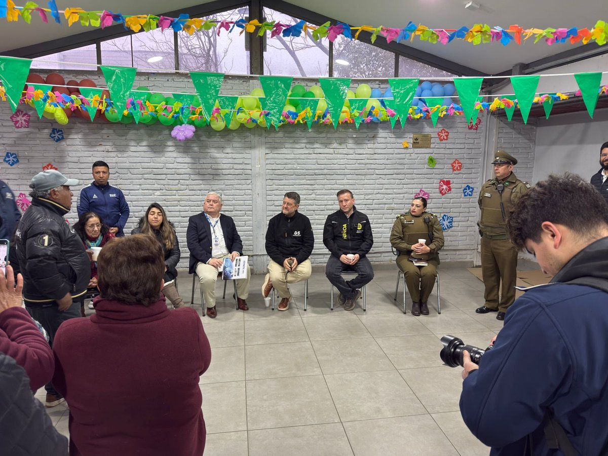 Carabineros Prefectura Oriente (@carabproriente) on Twitter photo #Ñuñoa : <a href="/CarabMicc/">Carab. Plan Cuadrante e Integración Comunitaria</a> de la 33°Comisaría Ñuñoa, concurren a la junta de vecinos N°35 "Exequiel Gonzalez Cortes" para lanzamiento de cámaras de vigilancia, la que conto con la visita del Gobernador Claudio Orrego Larrain y ilustre Municipalidad de ñuñoa <a href="/MuniNunoa/">Municipalidad de Ñuñoa</a> #Ñuñoa : <a href="/CarabMicc/">Carab. Plan Cuadrante e Integración Comunitaria</a> de la 33°Comisaría Ñuñoa, concurren a la junta de vecinos N°35 "Exequiel Gonzalez Cortes" para lanzamiento de cámaras de vigilancia, la que conto con la visita del Gobernador Claudio Orrego Larrain y ilustre Municipalidad de ñuñoa <a href="/MuniNunoa/">Municipalidad de Ñuñoa</a>