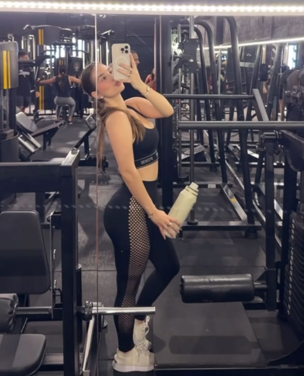 Kristen413251's tweet image. Not just lifting weights… lifting standards too 👀
Gym time, glow time ✨🔥
Proof that sweat looks sexy 💦
Your future gym partner just posted 📸💪