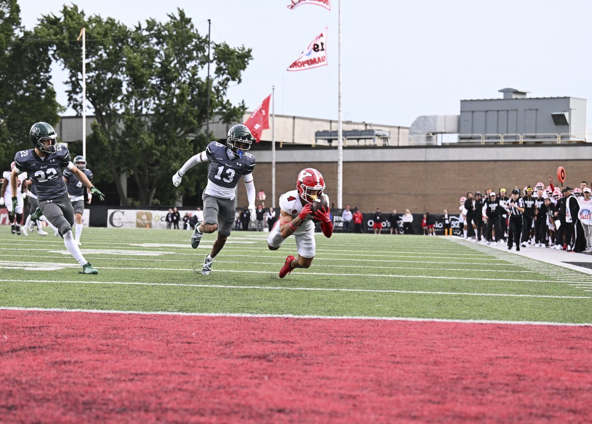 ysufootball's tweet photo. TOUCHDOWN PENGUINS!
A 37-yard pass to Tomczak set up a 4-yard TD run by Brungard.
YSU 21, Mercyhurst 7 | 8:54 2Q
#GoGuins https://t.co/pfKS2VkjxZ