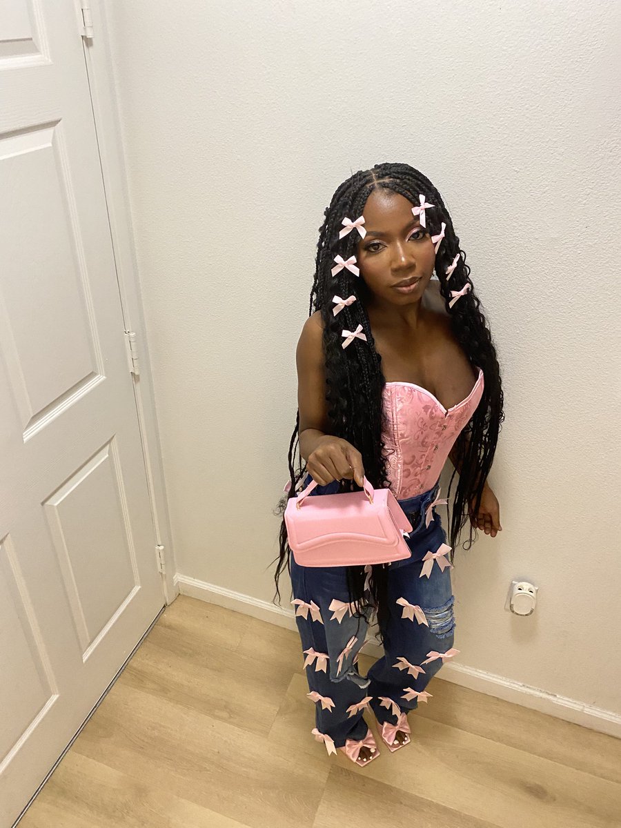 baabyysteppaa's tweet photo. ask lil wayne who da ⭐️⭐️⭐️⭐️⭐️ B**** Is 🎀😍😍😍😍😍 https://t.co/eiXzsSCW7L
