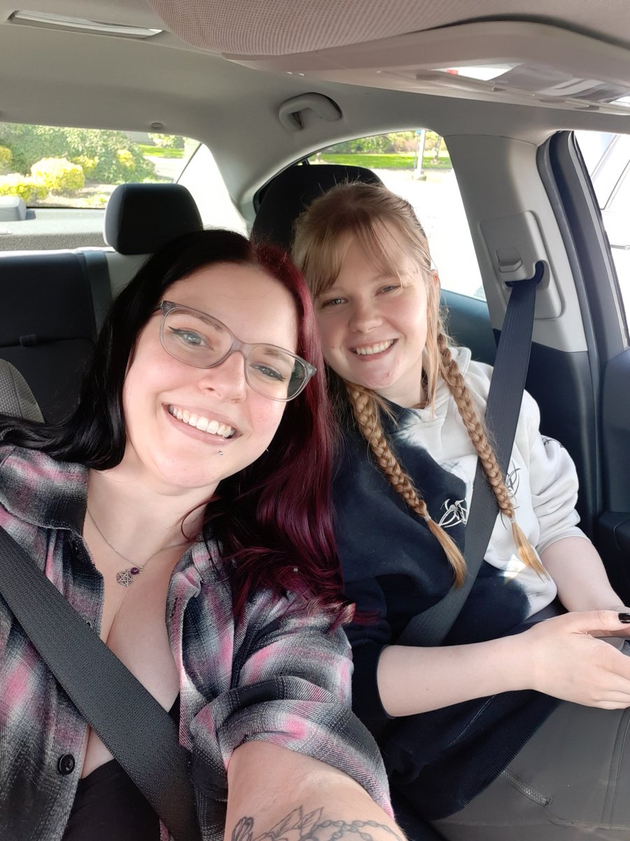 basic_bex's tweet image. 20 MORE DAYS AND I GET TO SEE MY BEST BESTIE AND STAY WITH ME FOR 3 WEEKS!!!!  NZNFBDKWOWKDB!!!!!  @mooncat_glowsie