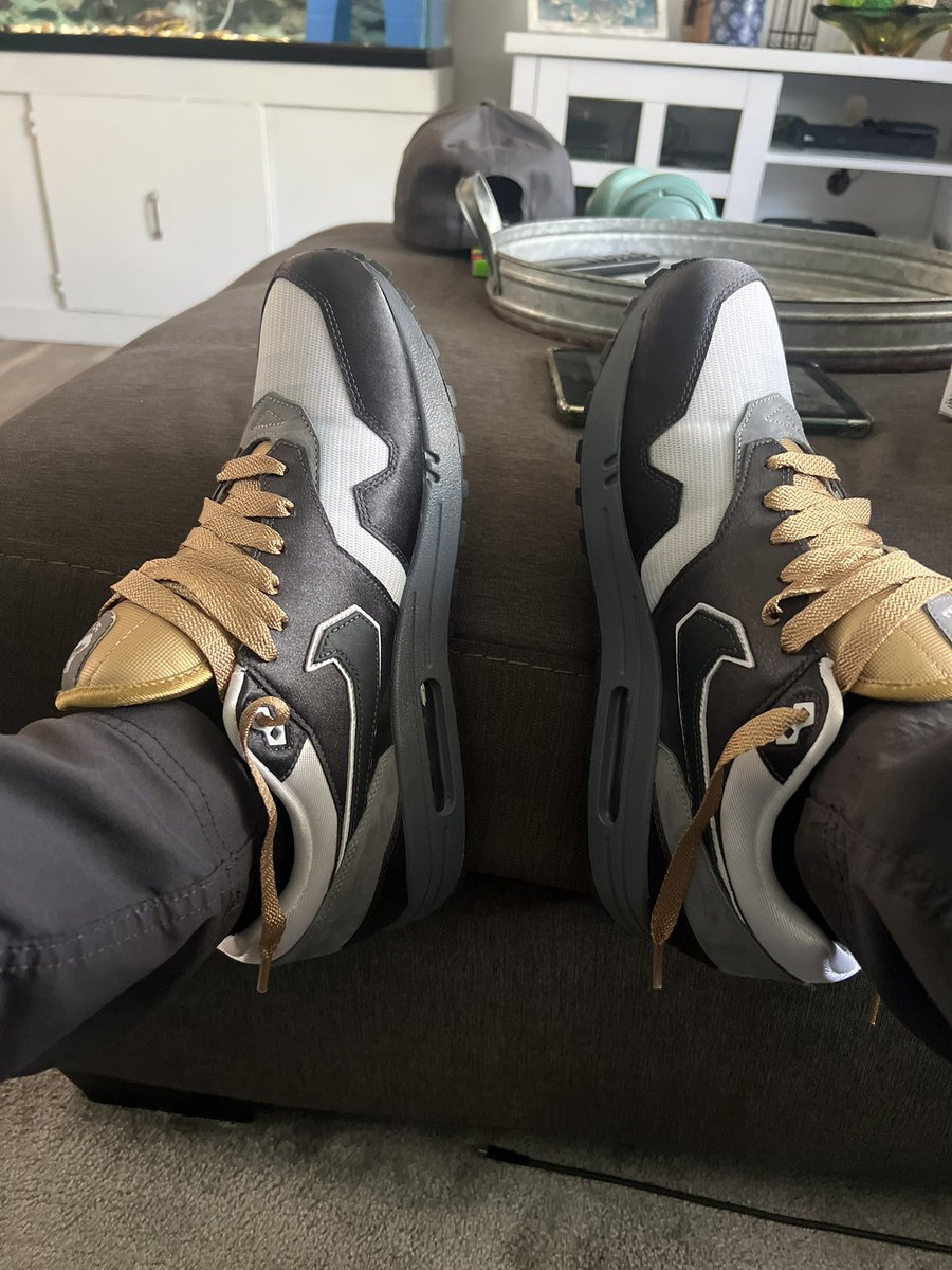 snkr-sneak tweet media