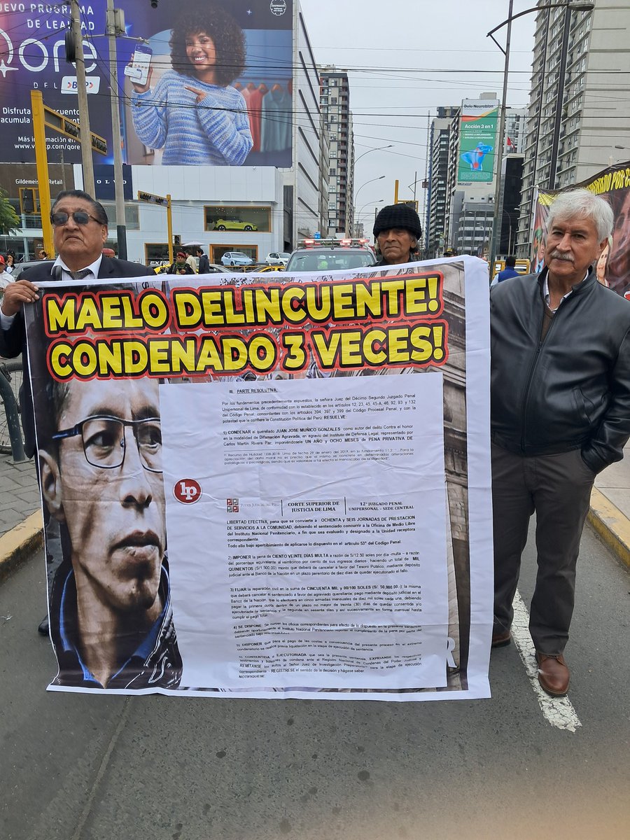Victor Huarancca (@victorhuarancca) on Twitter photo Ayer en el <a href="/TC_Peru/">Tribunal Constitucional del Perú</a>, cuando hienas fujimoristas arreciaban sus cánticos de adoración a Keiko y aullaban insultos contra el Fiscal José D. Pérez; apareció este banner y cual balde de agua fría, acalló a la pestilencia. <a href="/ocram/"> Marco Sifuentes 🪁</a> <a href="/ensustrece/">Semanario Hildebrandt en sus trece</a> <a href="/jfowks/">Jacqueline Fowks</a> <a href="/JaimeChincha/">Jaime Chincha</a> <a href="/martinhidalgo/">Martin Hidalgo</a> Ayer en el <a href="/TC_Peru/">Tribunal Constitucional del Perú</a>, cuando hienas fujimoristas arreciaban sus cánticos de adoración a Keiko y aullaban insultos contra el Fiscal José D. Pérez; apareció este banner y cual balde de agua fría, acalló a la pestilencia. <a href="/ocram/"> Marco Sifuentes 🪁</a> <a href="/ensustrece/">Semanario Hildebrandt en sus trece</a> <a href="/jfowks/">Jacqueline Fowks</a> <a href="/JaimeChincha/">Jaime Chincha</a> <a href="/martinhidalgo/">Martin Hidalgo</a>