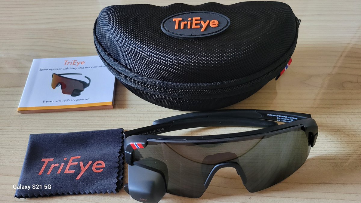 tanoshiku154's tweet image. 予想以上に早く届いて嬉しい😆
ミラー付きサングラス😎
これとバックモニターで後方からの車がバッチリ見えるし、車道走る時少しは安心！
#TriEye
#安全運転 #サイクリング
#被害者にも加害者にもならない様に