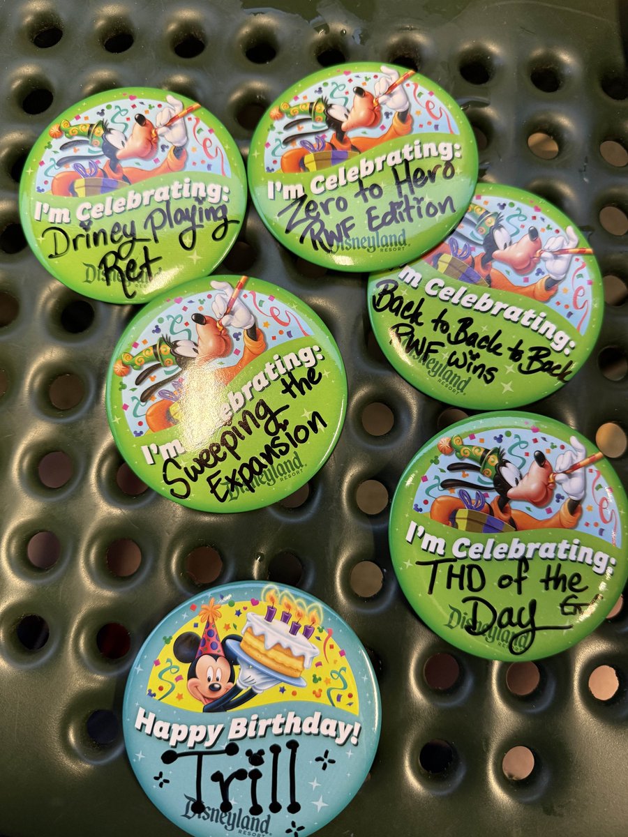 After the #RWF win, <a href="/TeamLiquid/">Team Liquid</a>  went to Disneyland to celebrate, where one of our guide members happens to work! They were thrilled to receive custom-made buttons and Undaunted got an amazing shoutout about the meetup on Max's Twitch stream--we love to see it! 🥳#worldofwarcraft