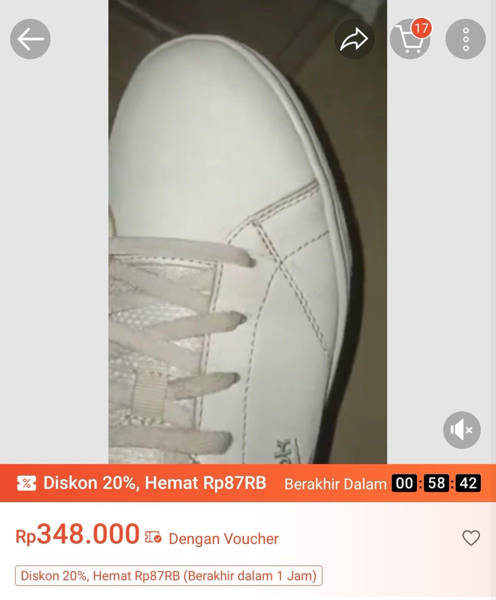 wonawonuu's tweet photo. Wts preloved sepatu reebok casual white shoes uk 39 / 25.5 cm pl https://t.co/Ld5C94OTIi https://t.co/41Ldb7TVyx