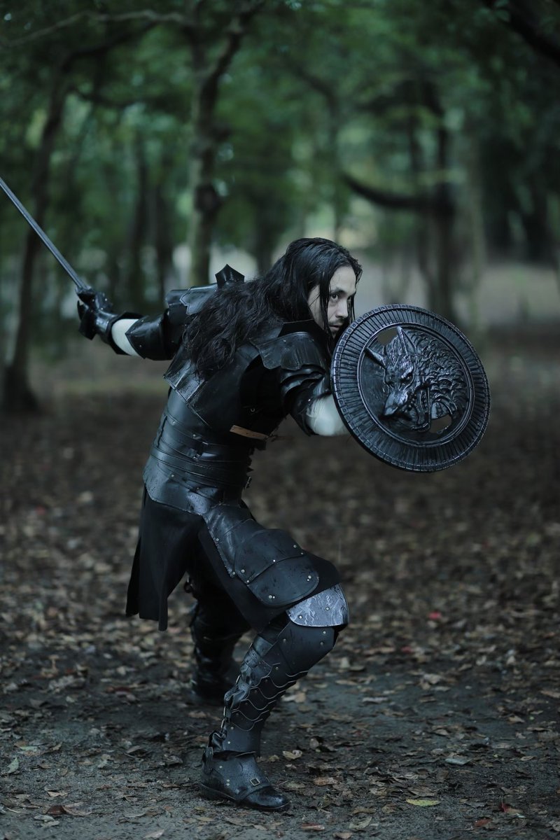 我ながらなかなか様になってる長髪黒騎士コーデだと思う。