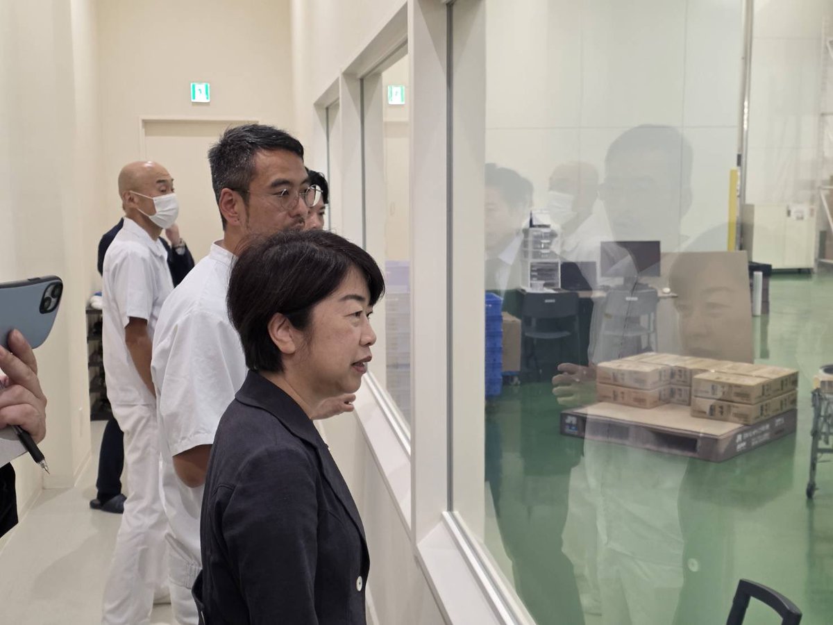 日米関税の影響調査のため各省の政務三役は現場の声を聴いています。私は京都の老舗味噌会社と茶農家、製茶会社へ。関税の影響以外にも今後の輸出戦略、ブランド力を守る方策、海外市場の動向など有意義な意見交換ができました。
美山町では交流人口を増やし地方創生につながる農泊について視察。