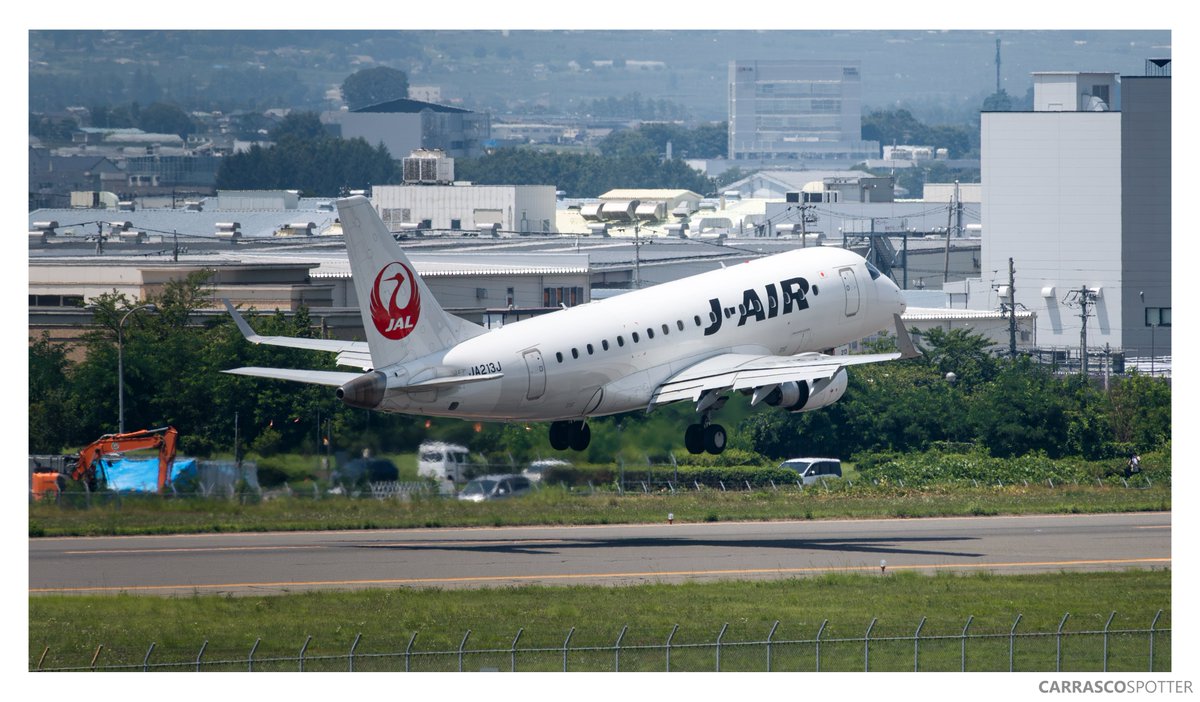 Hace tan solo un mes, me encontraba cubriendo el vuelo inaugural de temporada entre Osaka 🍜 y Matsumoto 🏯 por parte de J-AIR. Sin dudas, una experiencia diferente el como se vive la afición a la aviación en 🇯🇵!