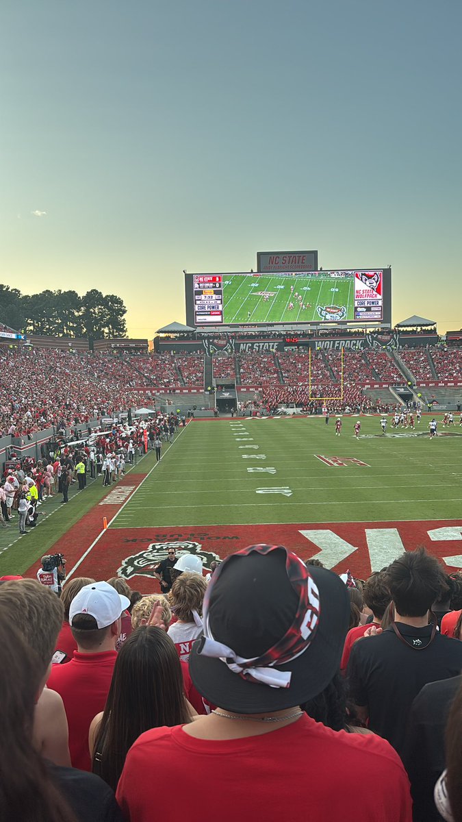 LankasterBeam79's tweet photo. Welcome to football ECU https://t.co/0lCuoR4aTM