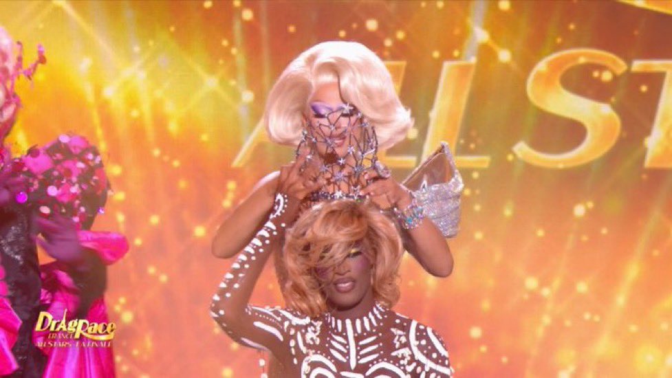 ManonAubryFr's tweet photo. Félicitations à Mami Watta, grande gagnante de #DragRaceFrance 🌟 et à Piche, incroyable tout au long de la saison !

Un rappel : si l’extrême droite déteste tant cette émission, c’est bien parce que le drag est profondément politique. Et c’est pour ça qu’on l’adore ✊🏳️‍🌈🏳️‍⚧️ https://t.co/woh9PXAXCM