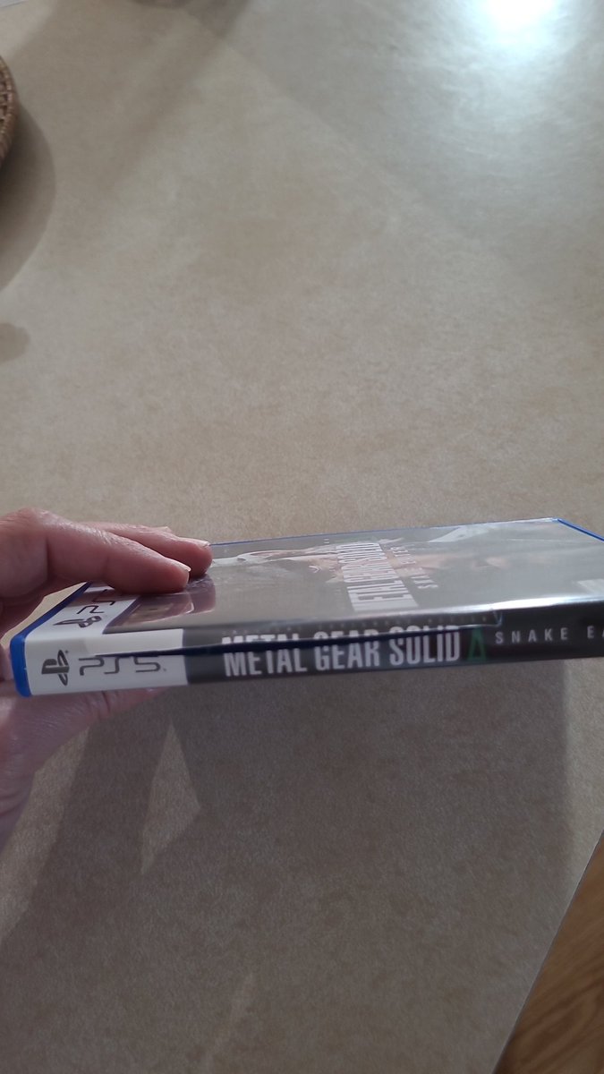 macmode85's tweet image. Yo @BestBuy , why did my #MGSDelta copy come sliced up??
