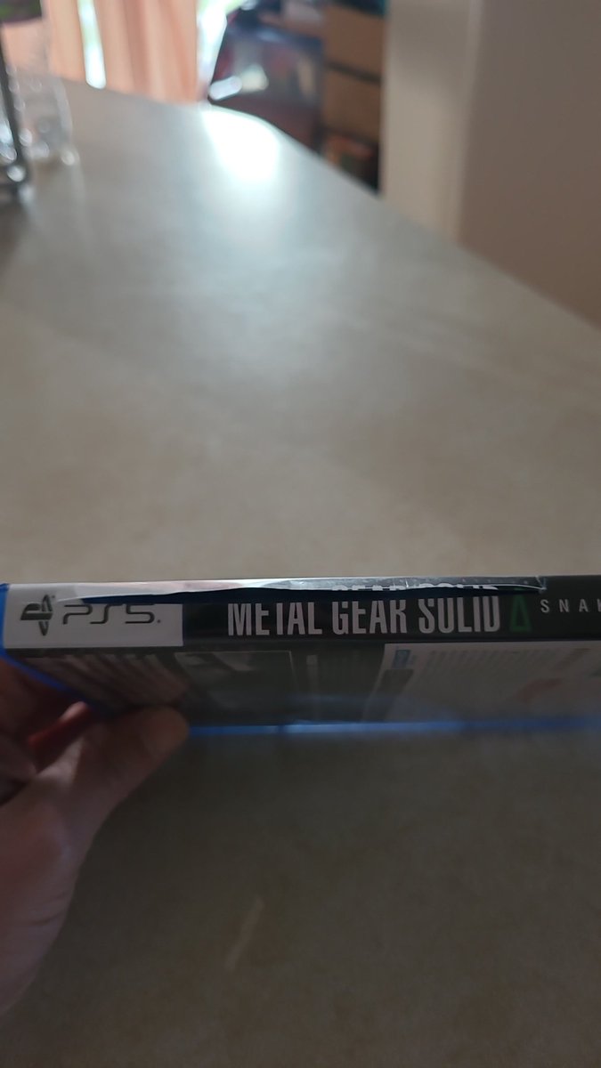 macmode85's tweet image. Yo @BestBuy , why did my #MGSDelta copy come sliced up??
