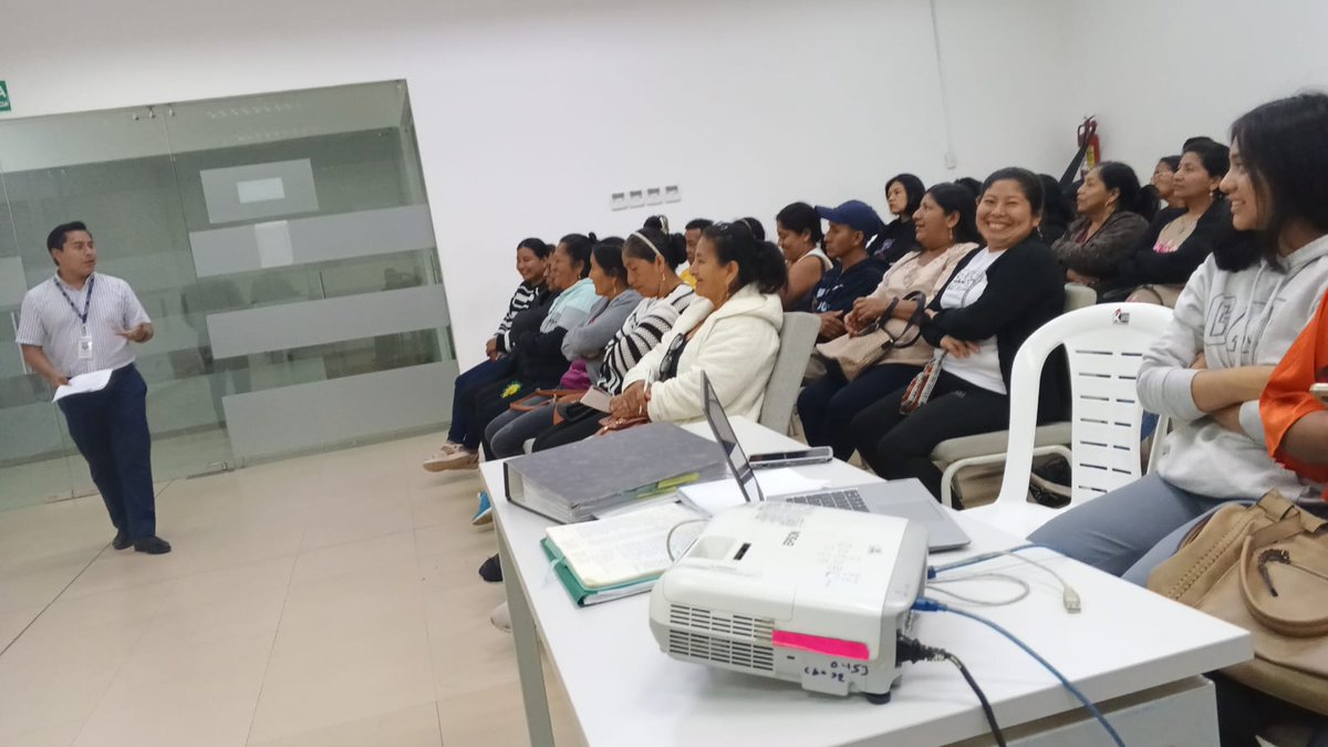 DDHH_Zona5's tweet photo. 📍#Salinas
📌Desarrollamos un taller sobre violencia y ruta de protección con madres y padres beneficiarios del bono Joaquín Gallegos Lara, en coordinación con @InclusionEc, promoviendo entornos seguros y libres de violencia.

#ElNuevoEcuador https://t.co/dqLtbmwNHj