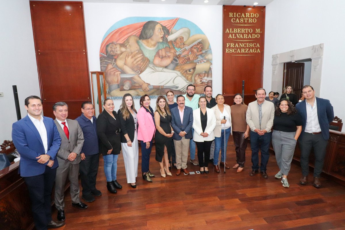 NachoFuentesDgo's tweet photo. Este dia concluimos la última sesión de cabildo de esta administración. 
Gracias a la ciudadanía por su confianza y por permitirnos representar su voz en el Cabildo. 
El compromiso con Durango y nuestro municipio sigue firme.
#RegidoresMorena. https://t.co/zXw13HHR0f