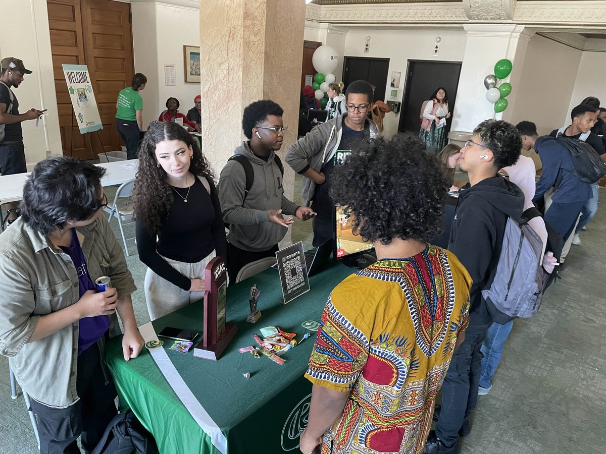 RULakersgg's tweet image. Booth stacked. Energy high. Roosevelt Esports is locked in 🔒💪 #RideTheWave