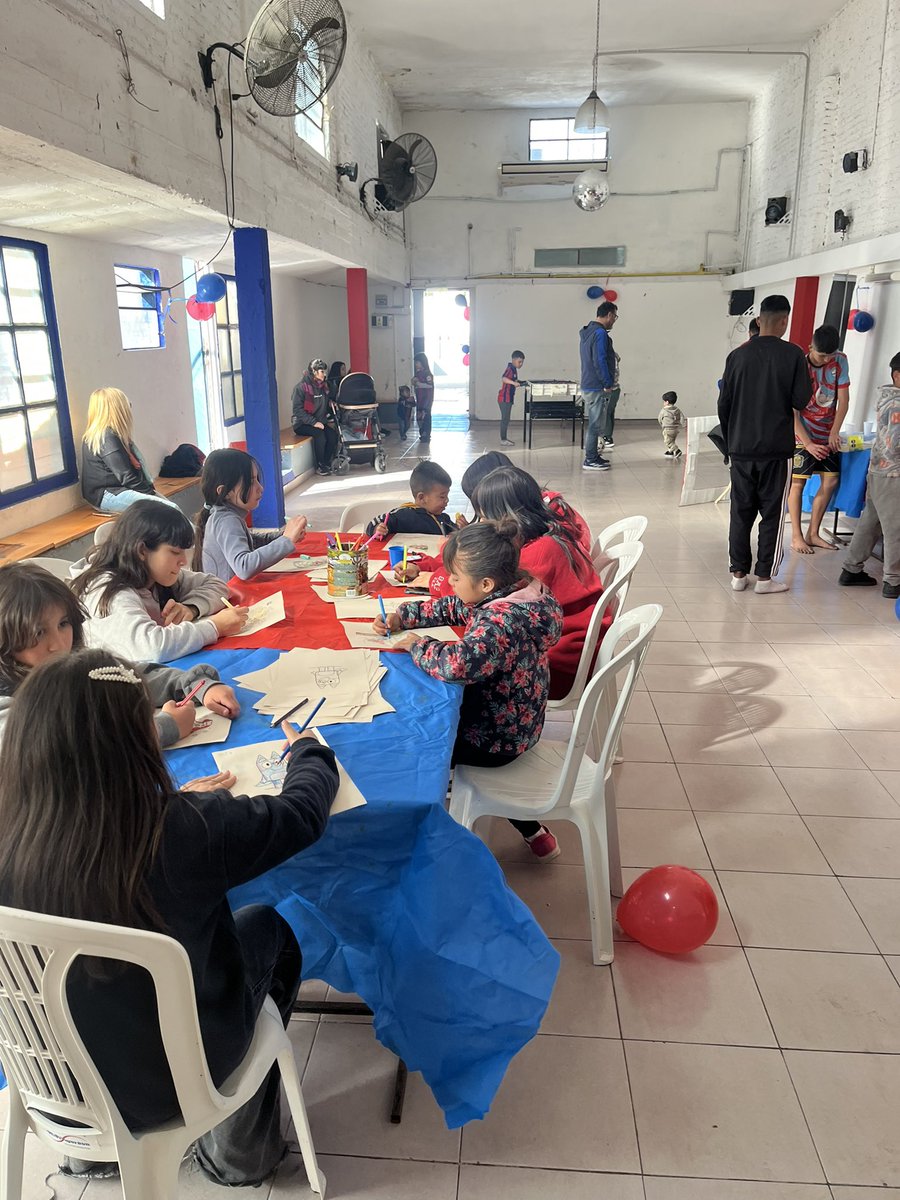 filialrtelch's tweet photo. CELEBRAMOS EL DÍA DE LA NIÑEZ 👧🏼👦🏻😄

El día domingo 23/8 festejamos junto a los peques este día tan especial en el Club San Lorenzo de Campana, donde se encuentra la Peña 

Pasamos un hermoso día con juegos, golosinas, maquillajes y música 💙 https://t.co/Qlq7VWnx08