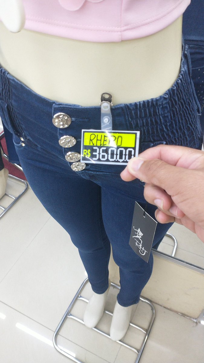 Uma calça pra uma jovem de 16 anos é mais de 300 reais
