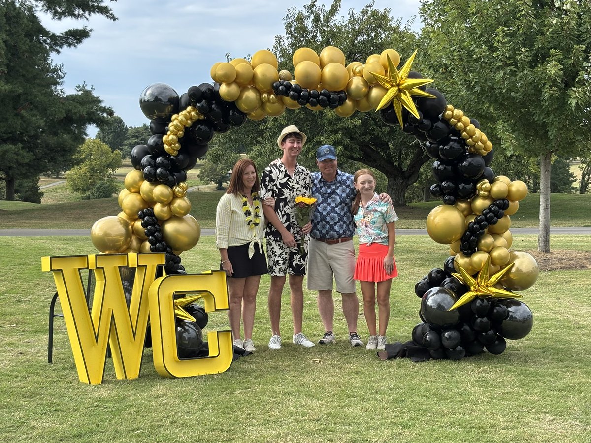BLacefield's tweet photo. Proud of the #WoFoCo Golf Team!
Senior Night. Proud of my nephew Bradford Lacefield. Excited to watch his future unfold!
@bradlacefield @hplace123 @universityofky
#DrivingHome
#SeniorYear
#LetsGo
@WoodfordCoPS https://t.co/cor3iuuHUi