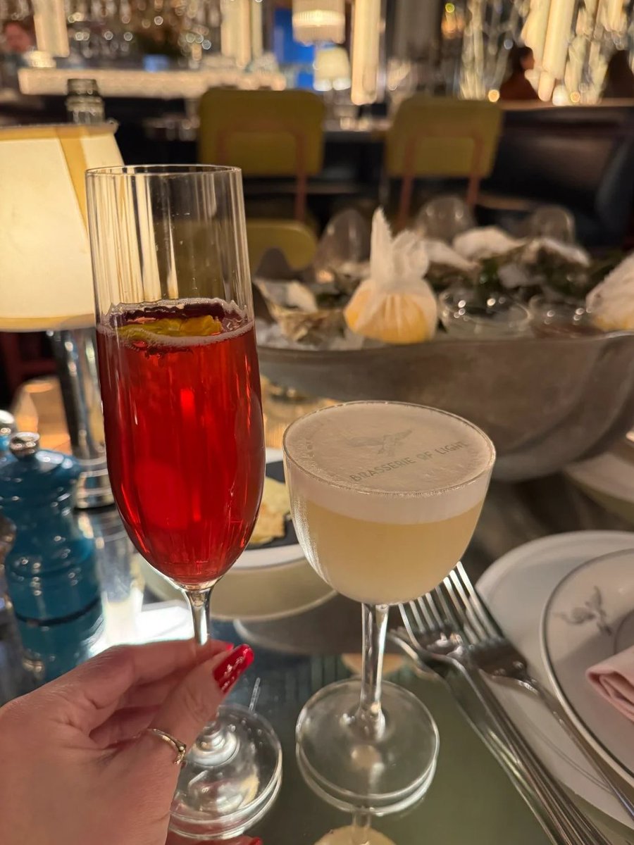 Bexe2142's tweet image. Nights like this remind me that food tastes better, wine flows sweeter, and happiness feels stronger when shared with friends. 🍷✨