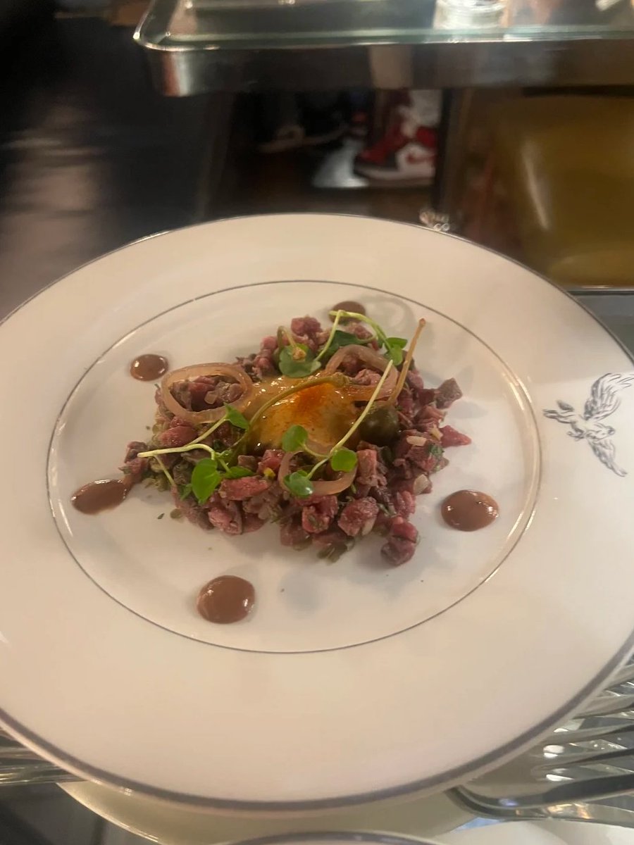 Bexe2142's tweet image. Nights like this remind me that food tastes better, wine flows sweeter, and happiness feels stronger when shared with friends. 🍷✨