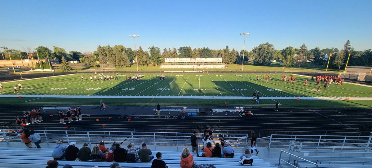 Greetings from Ingalls Field in Ripon, where we have the Tigers hosting Clintonville at the top of the hour on this gorgeous Wisconsin evening. #wisfb #hsswi