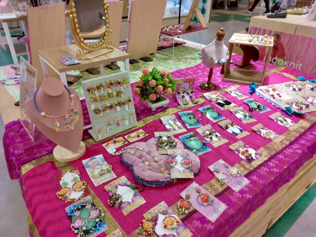 KOOOOUUUUKAAAA's tweet photo. 近鉄百貨店四日市店POPUP、3日目です💖

オリエンタルなアクセサリーずらっと並んでおりますので、金曜日の夜お仕事帰り等にお立ち寄り下さいませ❣️🍹🥭🍍

🌺2025.8.27(wed)〜9.2(tue)
🌺10:00〜20:00(最終日17時close)
🌺近鉄百貨店四日市店2F プラグスマーケット https://t.co/lfwIy72N03